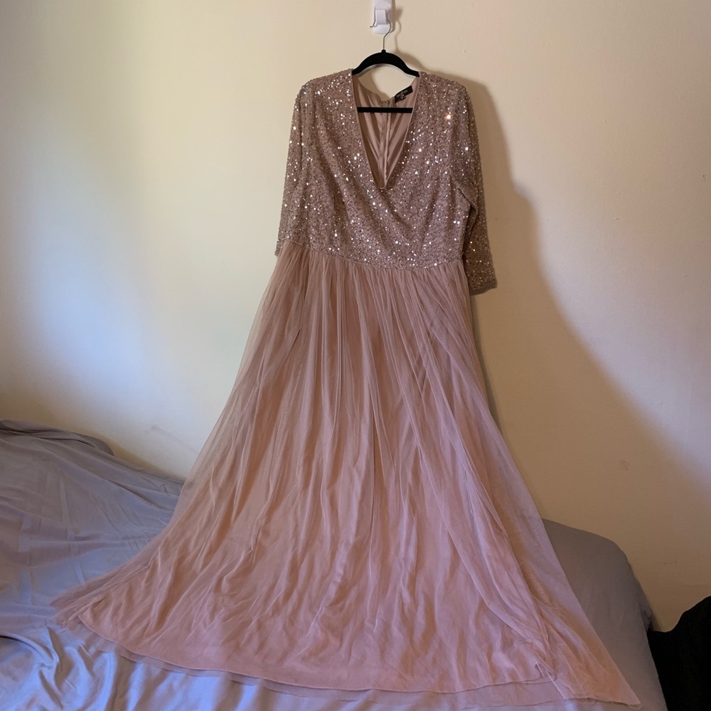 Plus Size V-Neck Turley Maxi Dress in taupe blush